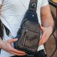 Кожаный черный мужской слинг 18х32х7, сумка рюкзак на одно плече TIDING BAG A25F-617-1A черная