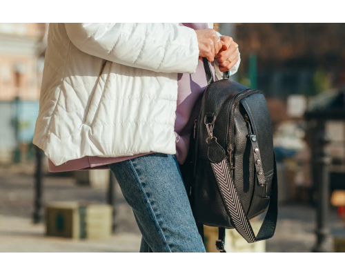 Женский кожаный рюкзак городской 23х32х13, сумка для города, путешествий и отдыха, черная