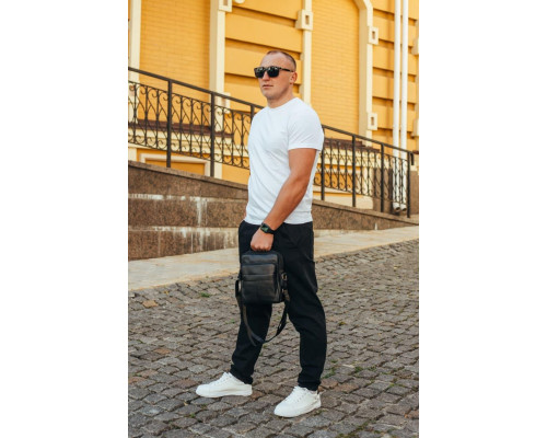 Сумка через плечо из натуральной кожи 22х24х6 / мессенджер для активного мужчины, черный