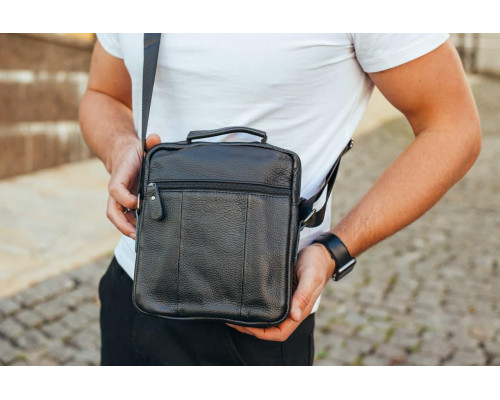 Сумка через плечо из натуральной кожи 22х24х6 / мессенджер для активного мужчины, черный