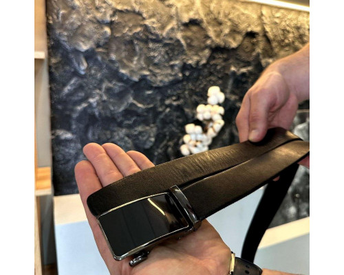 Мужской кожаный ремень с пряжкой автомат 3733