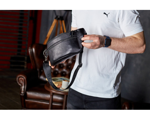 Стильная мужская бананка из натуральной гладкой кожи 14х25х10, нагрудная сумка для телефона NM-50358 черная