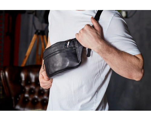 Стильная мужская бананка из натуральной гладкой кожи 14х25х10, нагрудная сумка для телефона NM-50358 черная