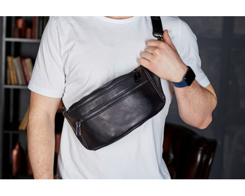 Стильная мужская бананка из натуральной гладкой кожи 14х25х10, нагрудная сумка для телефона NM-50358 черная