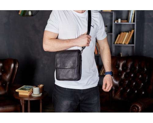Мессенджер с клапаном через плечо 24х20х6, кожаная барсетка Tiding Bag TD-20033 черная