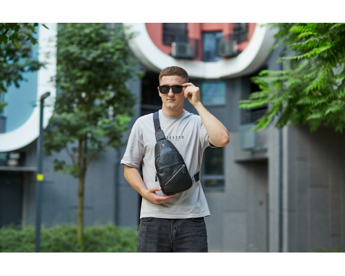 Мужская вместительная бананка 18х32х7, кожаная сумка рюкзак для прогулок Tiding Bag 7579 черная