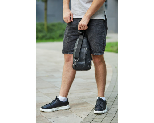 Мужская вместительная бананка 18х32х7, кожаная сумка рюкзак для прогулок Tiding Bag 7579 черная