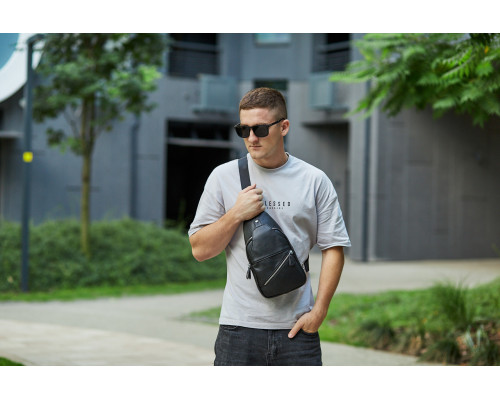 Мужская вместительная бананка 18х32х7, кожаная сумка рюкзак для прогулок Tiding Bag 7579 черная