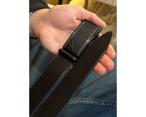 Мужской кожаный ремень с пряжкой автомат 8490