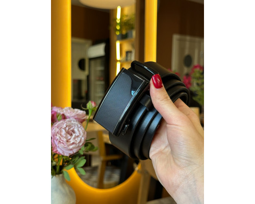 Мужской кожаный ремень с пряжкой автомат 8490