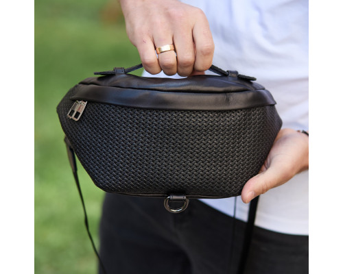 Стильная мужская бананка из натуральной гладкой кожи 22х27х8, нагрудной рюкзак с принтом NM-58744 черный