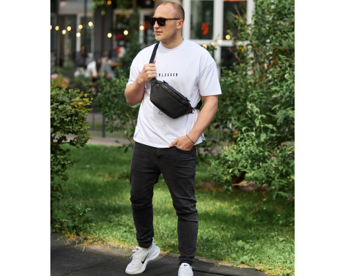 Стильная мужская бананка из натуральной гладкой кожи 22х27х8, нагрудной рюкзак с принтом NM-58744 черный