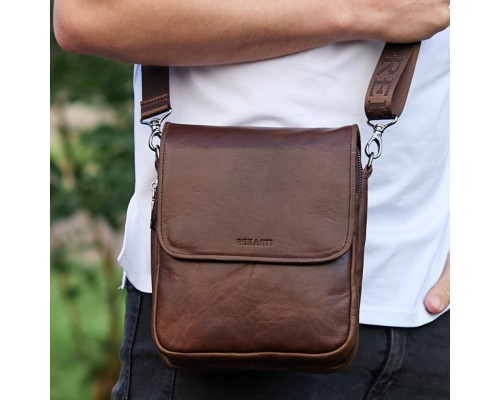 Барсетка с клапаном через плечо  24х20х6, мужская сумка с гладкой кожи Tiding Bag TD-81020 коричневая