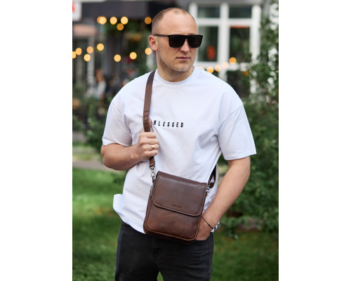 Барсетка с клапаном через плечо  24х20х6, мужская сумка с гладкой кожи Tiding Bag TD-81020 коричневая