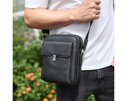 Сумка-барсетка мужская кожаная 24х20х8, компактный мессенджер для ежедневного использования, черная