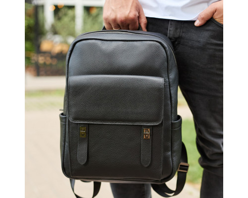 Стильный мужской кожаный рюкзак 40х30х17, практичный аксессуар для ноутбука и документов, черный