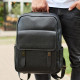 Стильный мужской кожаный рюкзак 40х30х17, практичный аксессуар для ноутбука и документов, черный