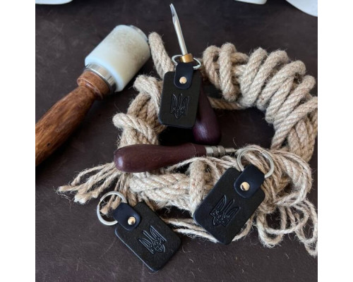 Брелок Тризуб чорний унісекс