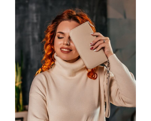 Жіночий клатч бежевий зернистий