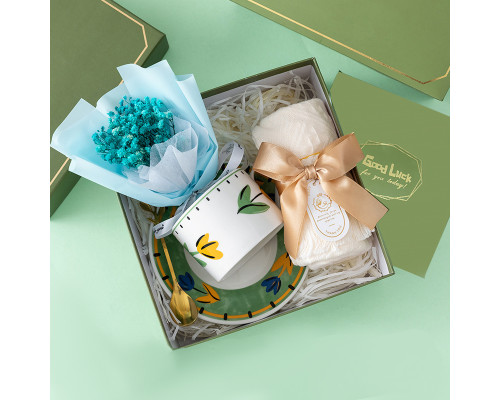 Сувенирный подарочный набор 7X4 чашка с блюдцем+ложка+полотенце+букет из гипсофилы Blue